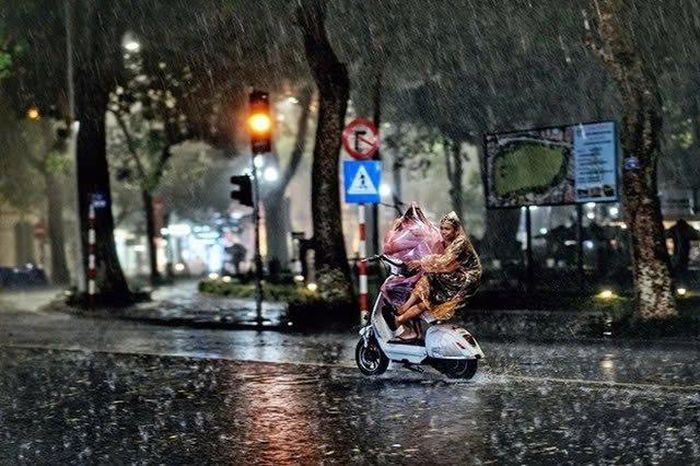 TP Hà Nội nhiều mây, có mưa vừa, mưa to và dông, cục bộ có nơi mưa rất to
