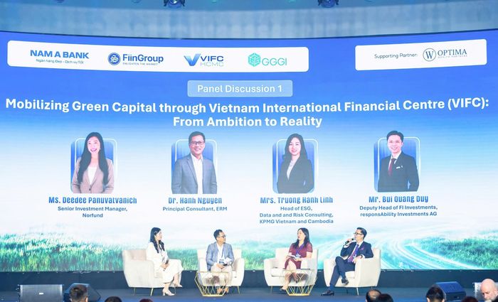 Các chuyên gia lĩnh vực tài chính xanh trong nước và quốc tế tham gia thảo luận tại Hội nghị. Ảnh: Nam A Bank