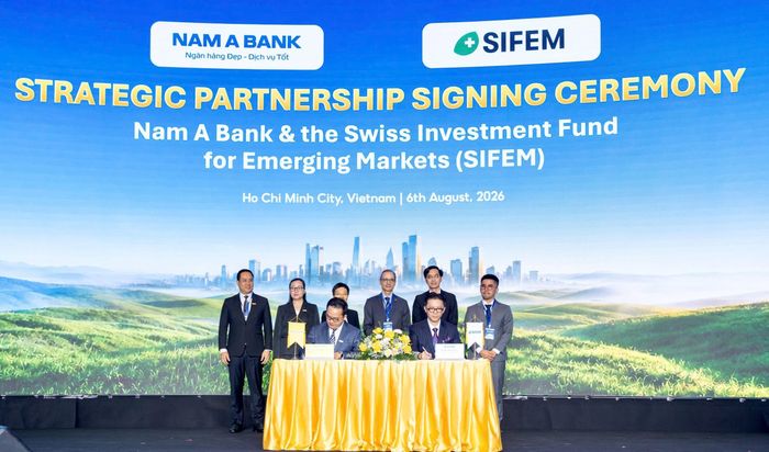 Nam A Bank và SIFEM ký kết thỏa thuận đối tác chiến lược tại Hội nghị. Ảnh: Nam A Bank