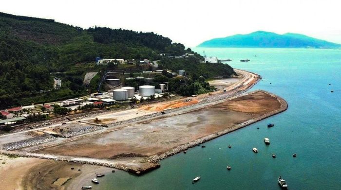 Bến cảng Liên Chiểu sẽ chia sẻ lưu lượng hàng hóa với cảng Tiên Sa, tạo điều kiện để cảng Tiên Sa từng bước chuyển đổi công năng theo định hướng phát triển cảng du lịch.