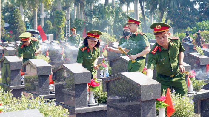 Hoạt động tri ân các Anh hùng Liệt sĩ của lực lượng Cảnh sát kinh tế.