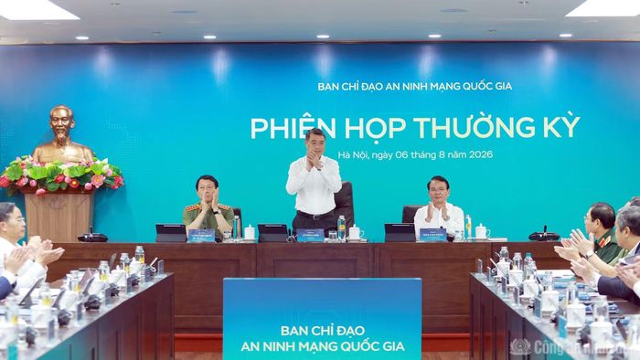 Thủ tướng Lê Minh Hưng chủ trì phiên họp.