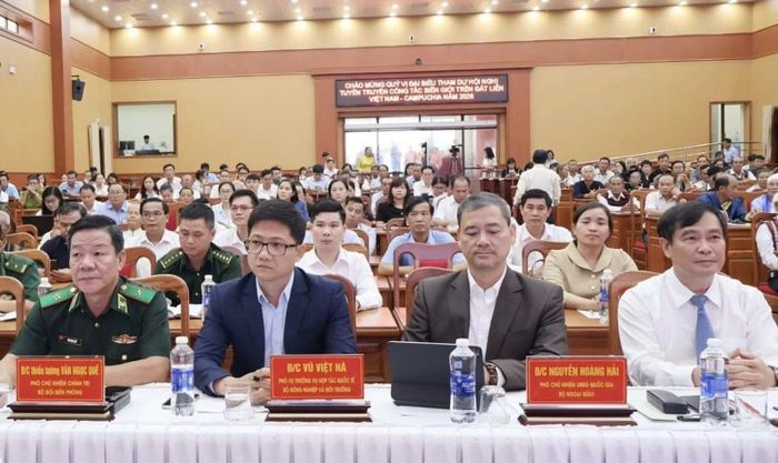 Các đại biểu dự hội nghị.