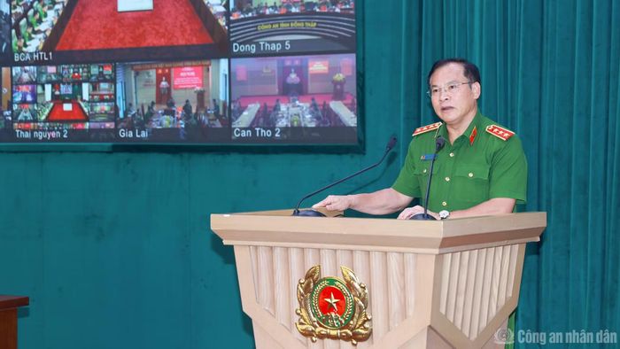 Thứ trưởng Nguyễn Văn Long phát biểu tại hội nghị.