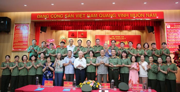  Ban Giám đốc Bệnh viện 30-4 cùng các đại biểu tại buổi lễ. 
