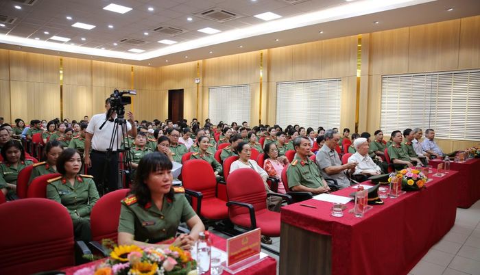 Các đại biểu tham dự buổi lễ gặp mặt.
