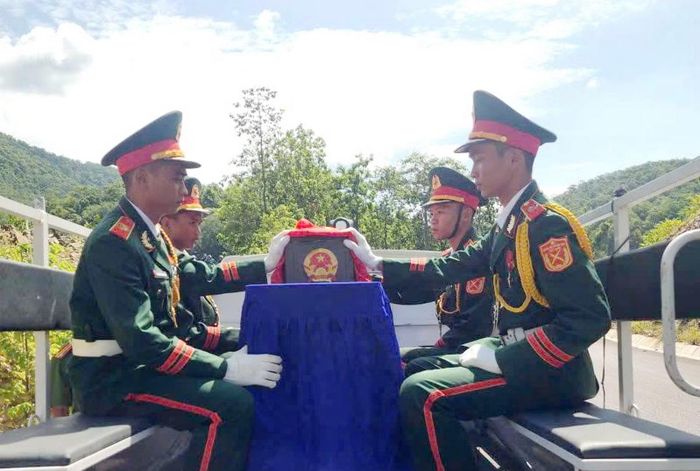 Đưa hài cốt liệt sĩ Ka Tơr Tiên về Nghĩa trang liệt sĩ Ninh Thuận để truy điệu và an táng