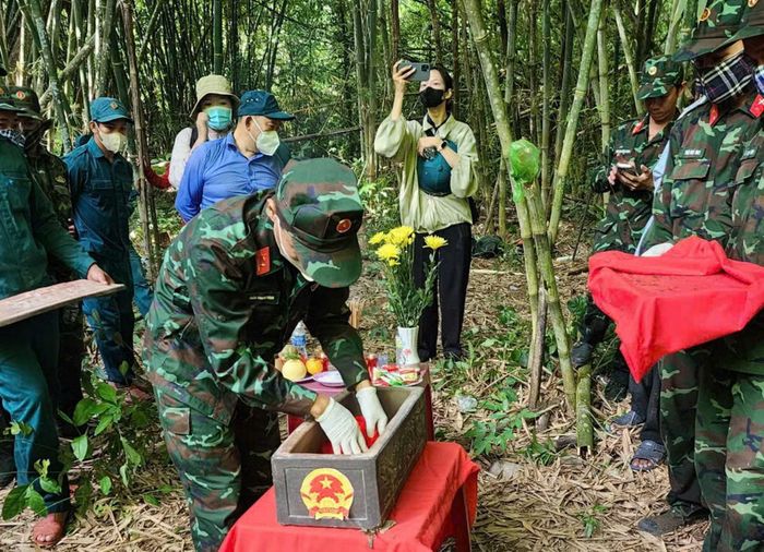 Quy tập hài cốt liệt sĩ Ka Tơr Tiên tại rừng tre ở thôn Tà Nôi, xã Anh Dũng, tỉnh Khánh Hòa.
