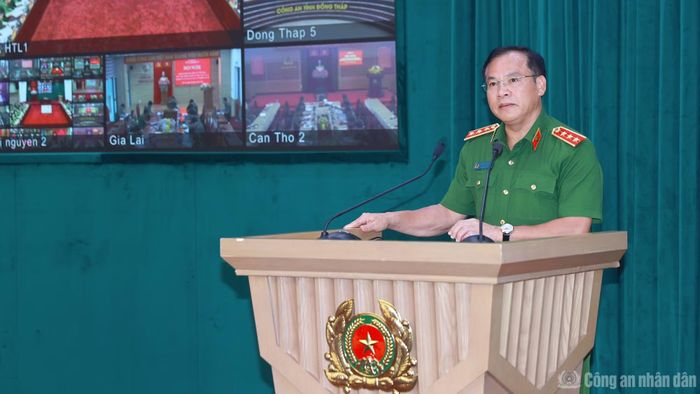 Thứ trưởng Nguyễn Văn Long chủ trì hội nghị.