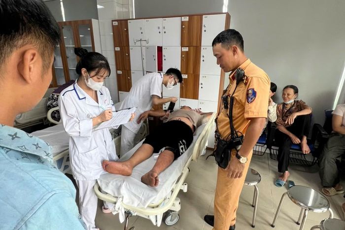 Nạn nhân được các y, bác sĩ tiếp nhận cấp cứu trong "thời gian vàng".