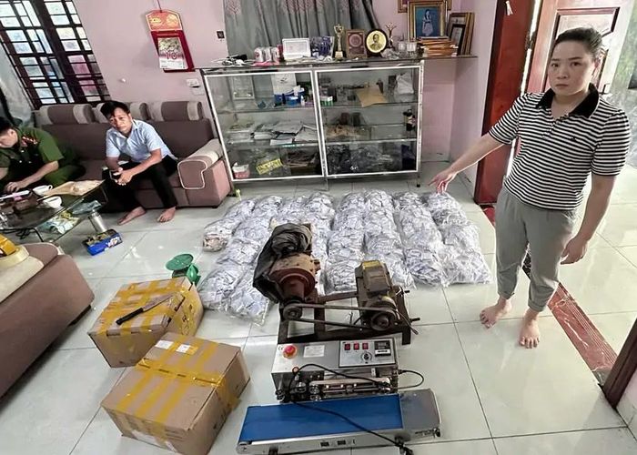 Xưởng sản xuất thuốc Đông y pha trộn thuốc giảm đau do 2 đối tượng trực tiếp thực hiện đang được cơ quan Công an điều tra. Ảnh: CACC