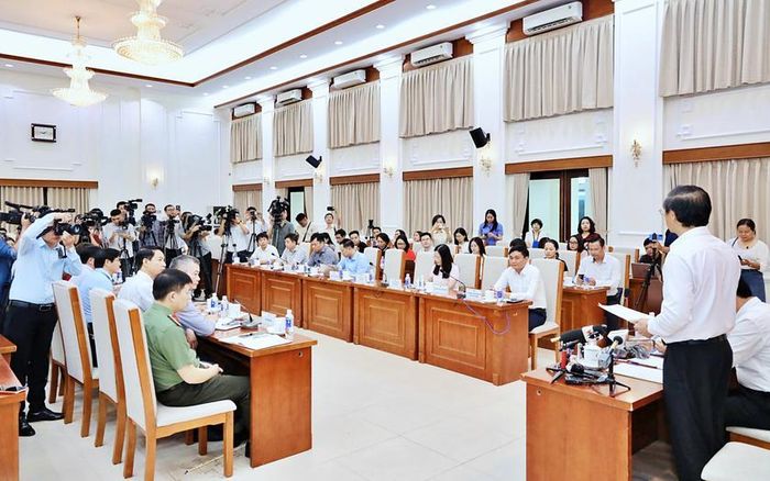 Bộ Giáo dục và Đào tạo họp báo ngày 5/8, thông tin về phương án xử lý đối với thí sinh tại Điểm thi Trường THPT Chuyên Tuyên Quang thu hút sự quan tâm rất lớn của báo chí và công chúng. Ảnh: Bộ Giáo dục và Đào tạo