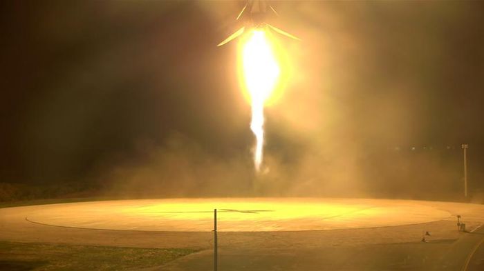 Tầng đẩy đầu tiên của tên lửa Falcon 9 của SpaceX đã hạ cánh xuống khu vực hạ cánh mới bên trong khu vực Tổ hợp phóng không gian 40 tại Trạm Không gian Cape Canaveral ở Florida vào ngày 13/2/2026, chỉ vài phút sau khi tàu vũ trụ SpaceX Crew-12 của NASA cất cánh. Nguồn ảnh: NASA
