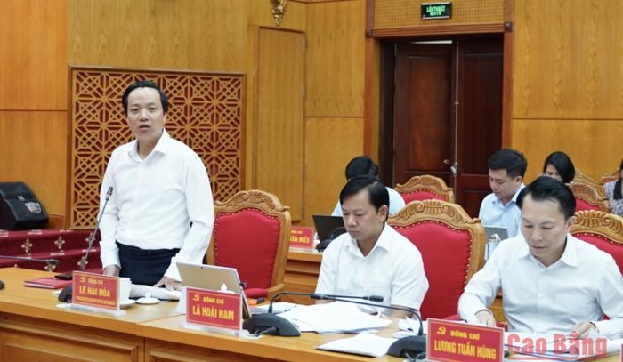 Phó Bí thư Tỉnh ủy, Chủ tịch UBND tỉnh Lê Hải Hòa phát biểu tại hội nghị.