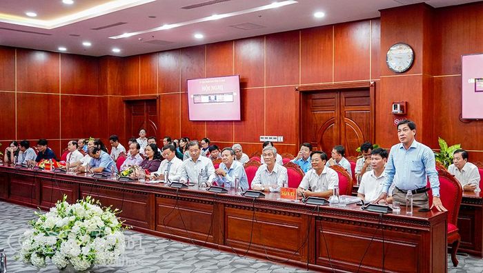 Lãnh đạo các sở, ngành và cán bộ chủ chốt của 3 đơn vị tham dự hội nghị.