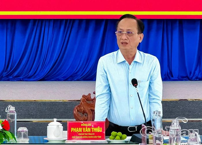 Đồng chí Phạm Văn Thiều, Phó Bí thư Tỉnh ủy, Chủ tịch HĐND tỉnh Cà Mau, đề nghị Đảng ủy phường Giá Rai tiếp thu, bổ sung các ý kiến góp ý của Đoàn kiểm tra vào báo cáo.