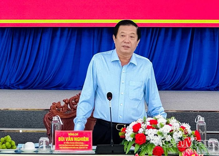  Đồng chí Bùi Văn Nghiêm, Ủy viên Ban Chấp hành Trung ương Đảng, Phó Trưởng ban Nội chính Trung ương, Phó Trưởng đoàn Kiểm tra, giám sát số 231, trưởng đoan công tác, phát biểu kết luận buổi làm việc.