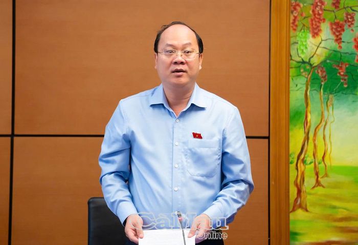 Đồng chí Nguyễn Hồ Hải, Ủy viên Ban Chấp hành Trung ương Đảng, Bí thư Tỉnh ủy, Trưởng Đoàn ĐBQH tỉnh Cà Mau, Ủy viên Ủy ban Dân nguyện và Giám sát của Quốc hội, điều hành phiên thảo luận của Tổ 8.