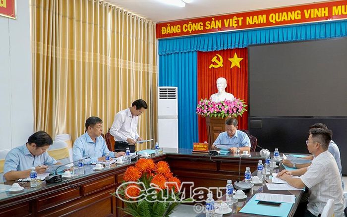 Đồng chí Hồ Trung Việt, Ủy viên Ban Thường vụ Tỉnh ủy, Trưởng ban Tuyên giáo và Dân vận Tỉnh ủy, làm việc với Ban Giám hiệu Trường Chính trị tỉnh về tình hình thực hiện các mặt công tác 6 tháng đầu năm 2026.