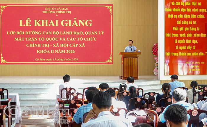 Đồng chí Hồ Trung Việt, Ủy viên Ban Thường vụ Tỉnh ủy, Trưởng ban Tuyên giáo và Dân vận Tỉnh ủy, triển khai chuyên đề về nâng cao chất lượng công tác dân vận trong tình hình mới, tại Lớp bồi dưỡng cán bộ, lãnh đạo quản lý Mặt trận Tổ quốc và các tổ chức chính trị - xã hội cấp xã khóa II năm 2026, ngày 15/6/2026, do Trường Chính trị tỉnh Cà Mau tổ chức.
