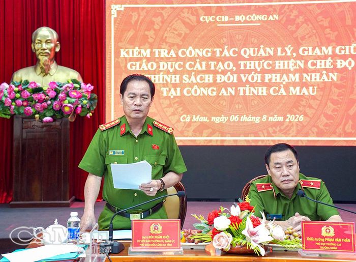 Đại tá Bùi Xuân Khởi, Phó Giám đốc Công an tỉnh, Thủ trưởng Cơ quan Thi hành án hình sự Công an tỉnh Cà Mau, phát biểu tại buổi làm việc.