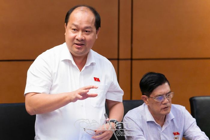 Đại biểu Nguyễn Phương Bắc phát biểu thảo luận.