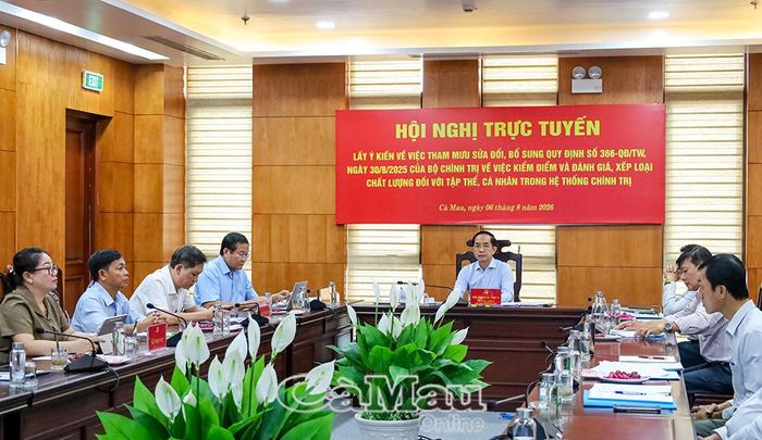 Đồng chí Hồ Thanh Thủy, Phó Bí thư Tỉnh ủy, Chủ tịch Ủy ban MTTQ Việt Nam tỉnh Cà Mau, chủ trì hội nghị tại điểm cầu Cà Mau.