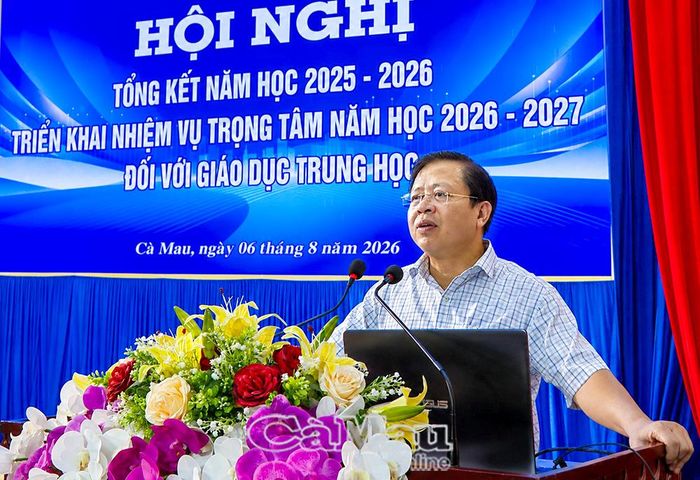 Giám đốc Sở Giáo dục và Đào tạo Nguyễn Văn Nguyên phát biểu chỉ đạo hội nghị.