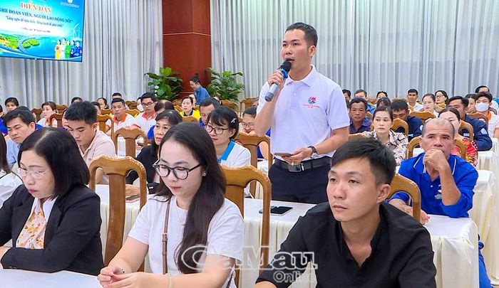 Anh Nguyễn Chánh Toán, đoàn viên Công đoàn phường Tân Thành, kiến nghị tăng cường bảo vệ quyền lợi người lao động, nhất là việc thực hiện chế độ tiền lương, tiền thưởng và thanh toán tiền làm thêm giờ.