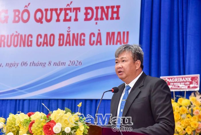 TS. Ngô Đức Lưu, Hiệu trưởng Trường Cao đẳng Cà Mau, phát biểu nhận nhiệm vụ.