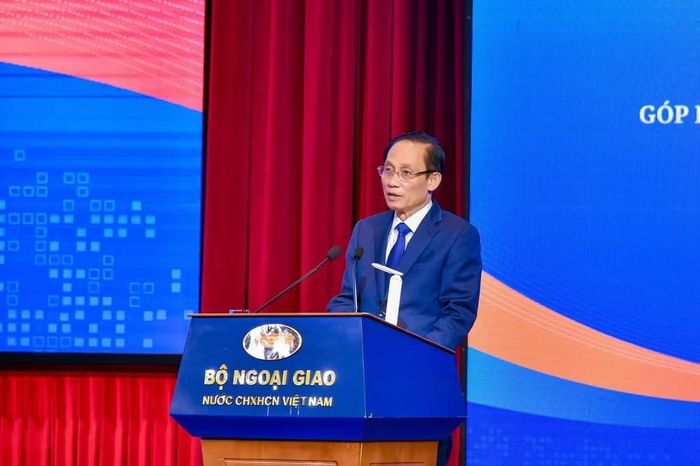 Ủy viên Bộ Chính trị, Bộ trưởng Bộ Ngoại giao Lê Hoài Trung phát biểu tại Phiên họp. Ảnh: nhandan.vn