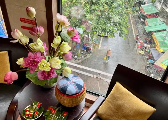 Không gian bài trí theo phong cách truyền thống, lịch lãm mang đậm chất Hà Thành…
