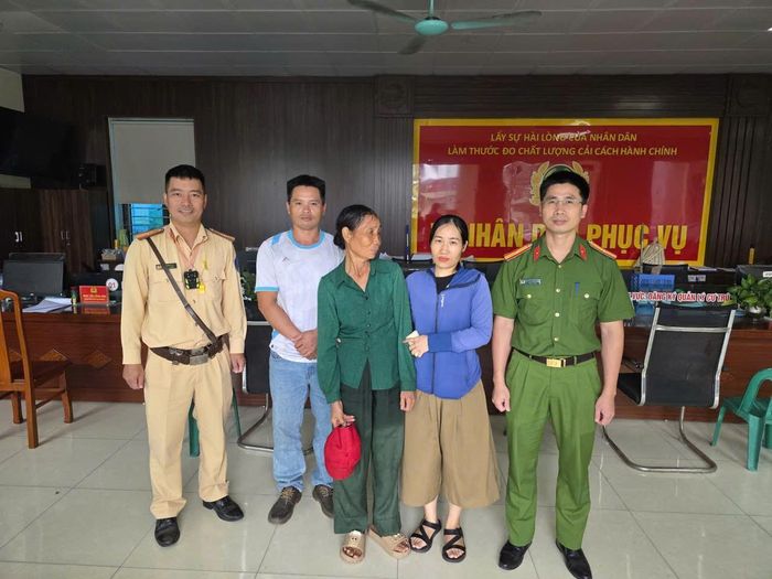 Gia đình bà Cúc đã đón bà về. Ảnh: CACC.
