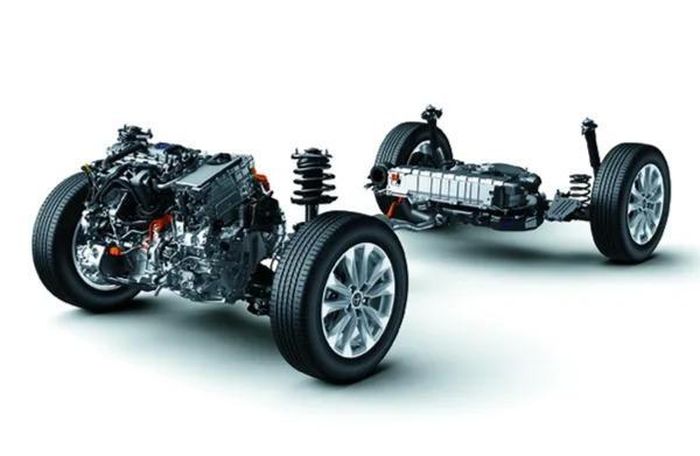 Kết hợp với động cơ xăng hiệu suất cao, hệ thống Hybrid mang lại khả năng tăng tốc mạnh mẽ và suất tiêu hao nhiên liệu tối ưu. Ảnh: Toyota Việt Nam.