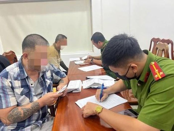 Công an TPHCM làm việc với người bị Hoa Kỳ trục xuất về nước