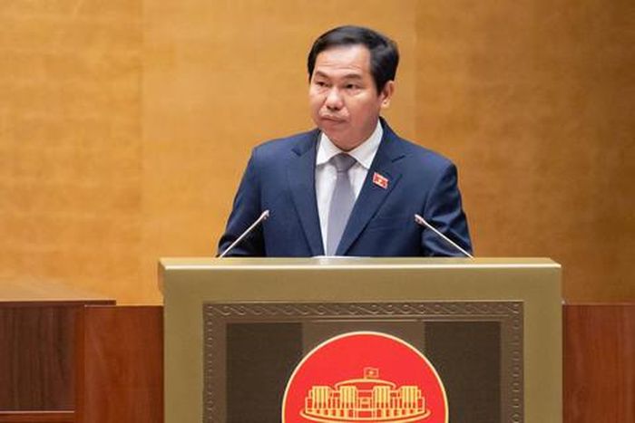 Tổng Thư ký Quốc hội, Chủ nhiệm Văn phòng Quốc hội Lê Quang Mạnh trình bày Tờ trình của UBTVQH