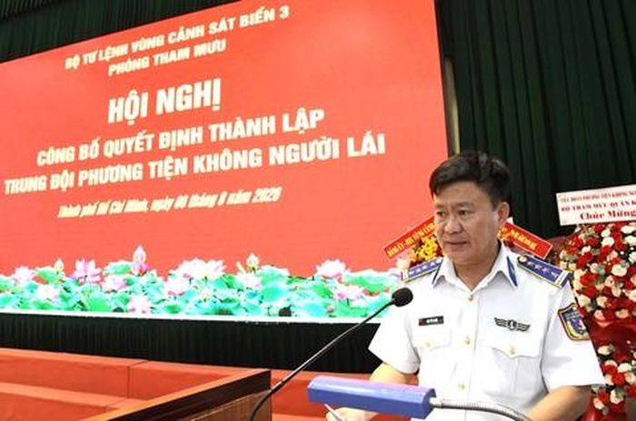 Đại tá Cao Vũ Long, Phó Tư lệnh - Tham mưu trưởng Bộ Tư lệnh Vùng Cảnh sát biển 3 phát biểu tại hội nghị