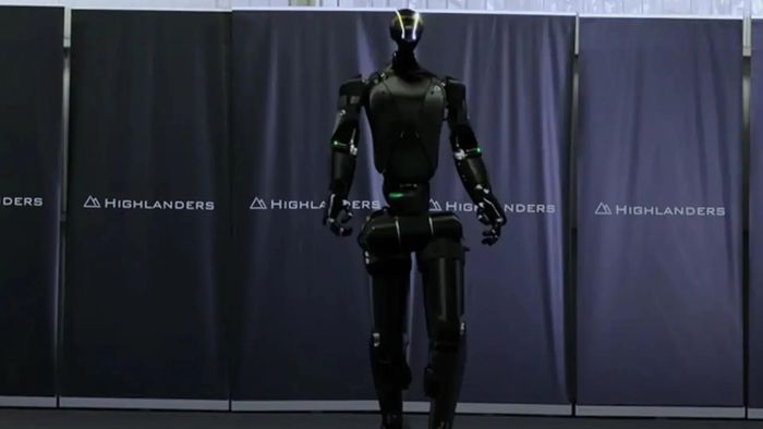 Robot HL Human của Highlanders trình diễn khả năng di chuyển giống con người tại Tokyo. (Ảnh: Highlanders)