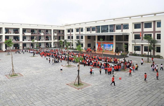 Trường Tiểu học Quang Minh (xã Quang Minh) được đầu tư xây dựng khang trang, đồng bộ. Ảnh: Nguyễn Quang