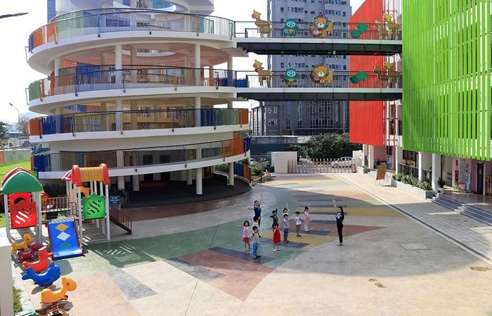 Hạ tầng khang trang, đồng bộ của Trường Mầm non Hoa Hướng Dương (phường Cầu Giấy). Ảnh: Quang Thái