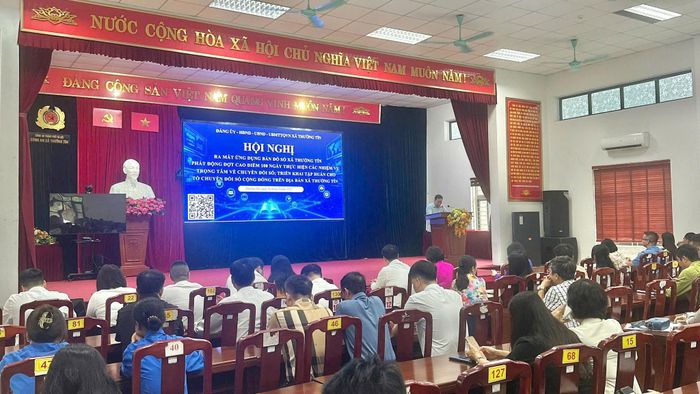 Quang cảnh hội nghị ra mắt bản đồ số xã Thường Tín sáng 6-8. Ảnh: PV
