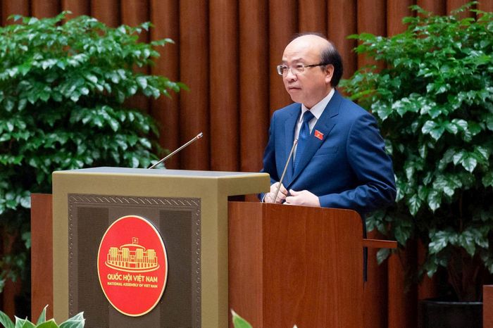 Chủ nhiệm Ủy ban Pháp luật và Tư pháp của Quốc hội Phan Chí Hiếu trình bày báo cáo thẩm tra. Ảnh: media.quochoi.vn
