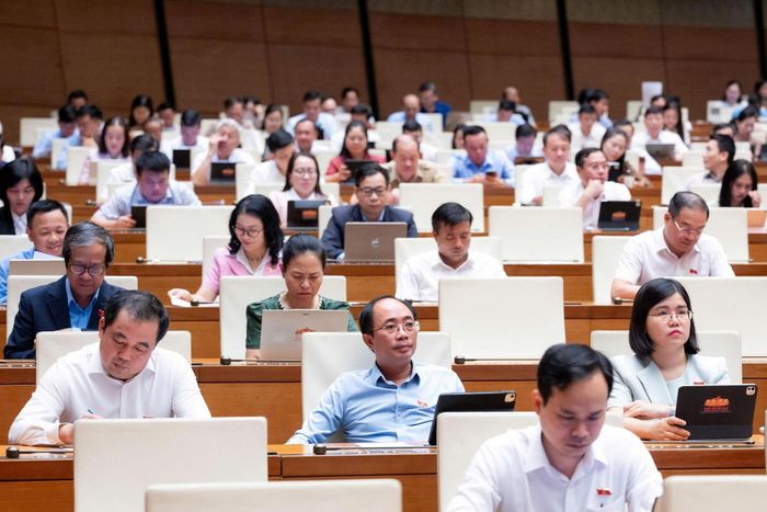Đại biểu tham dự phiên họp sáng 6-8. Ảnh: media.quochoi.vn
