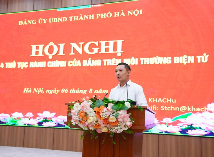 Phó Bí thư Đảng ủy UBND thành phố Hà Nội Doãn Trung Tuấn phát biểu tại hội nghị. Ảnh: Hồng Thái