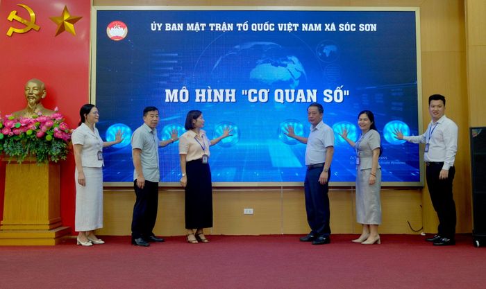 Ủy ban MTTQ Việt Nam xã Sóc Sơn ra mắt mô hình "Cơ quan số". Ảnh: Tùng Nguyễn.
