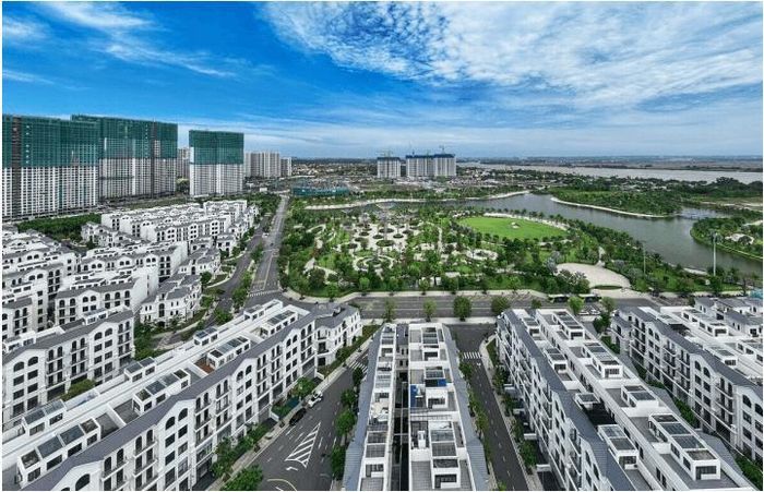 Việc ngày càng có nhiều đơn vị quốc tế tham gia vào thị trường đang đặt ra nhiều thách thức đối với doanh nghiệp bất động sản Việt Nam. Ảnh: PV