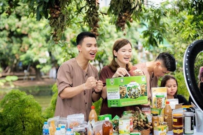 Livestream quảng bá, bán sản phẩm nông sản trên các sàn thương mại điện tử sẽ thu lại lợi nhuận cao. Ảnh: LN