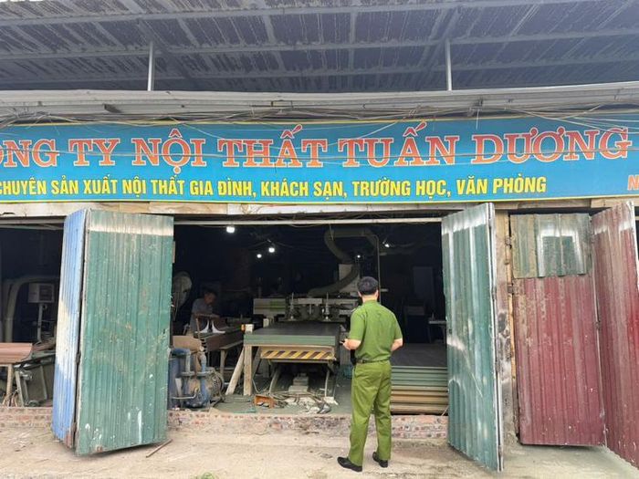 Tiềm ẩn nguy cơ cháy nổ cao, phường Tương Mai yêu cầu rất khắt khe với các cơ sở sản xuất, chế tạo. Ảnh: Hà Thanh