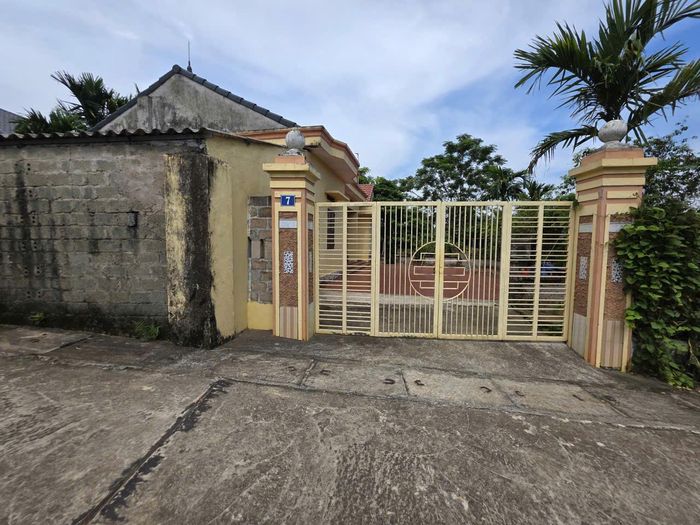 Những căn nhà đã được xây dựng nhiều năm, người dân sinh sống ổn định, nhưng chủ sử dụng đất chưa được cấp giấy chứng nhận. Ảnh: MT