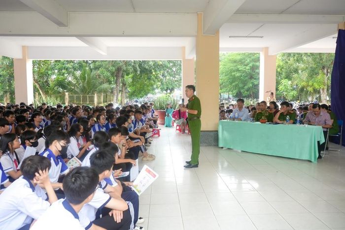 Cơ quan chức năng tăng cường tuyên truyền các nội dung liên quan phòng, chống tội phạm xâm hại trẻ em và tội phạm mua bán người. Ảnh minh họa của Bộ Công an